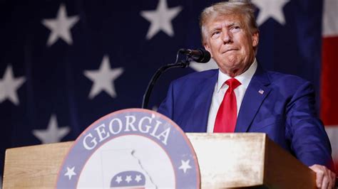 Jurado investigador aprueba 10 acusaciones en el caso electoral contra Trump en Georgia, según documentos